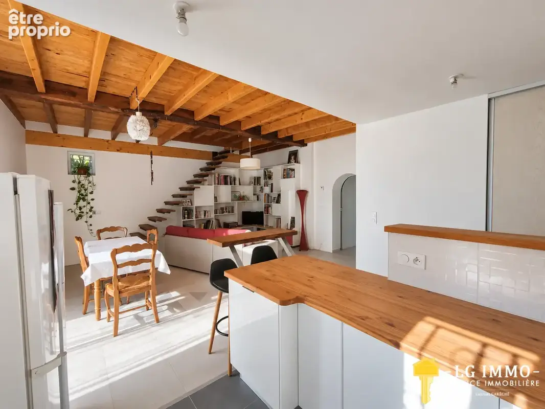 Maison en pierre entièrement rénovée — 3 chambres — jardin clos — dpe a - photo 5