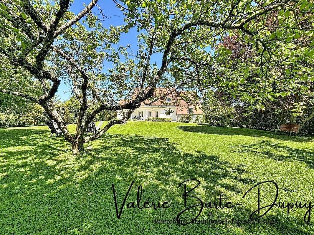 St Denis en Val à 10 min d'Orléans centre, à vendre  Maison de 2003 190m2 5 chambres avec jardin arboré de 1800m2, garage attena - photo 32