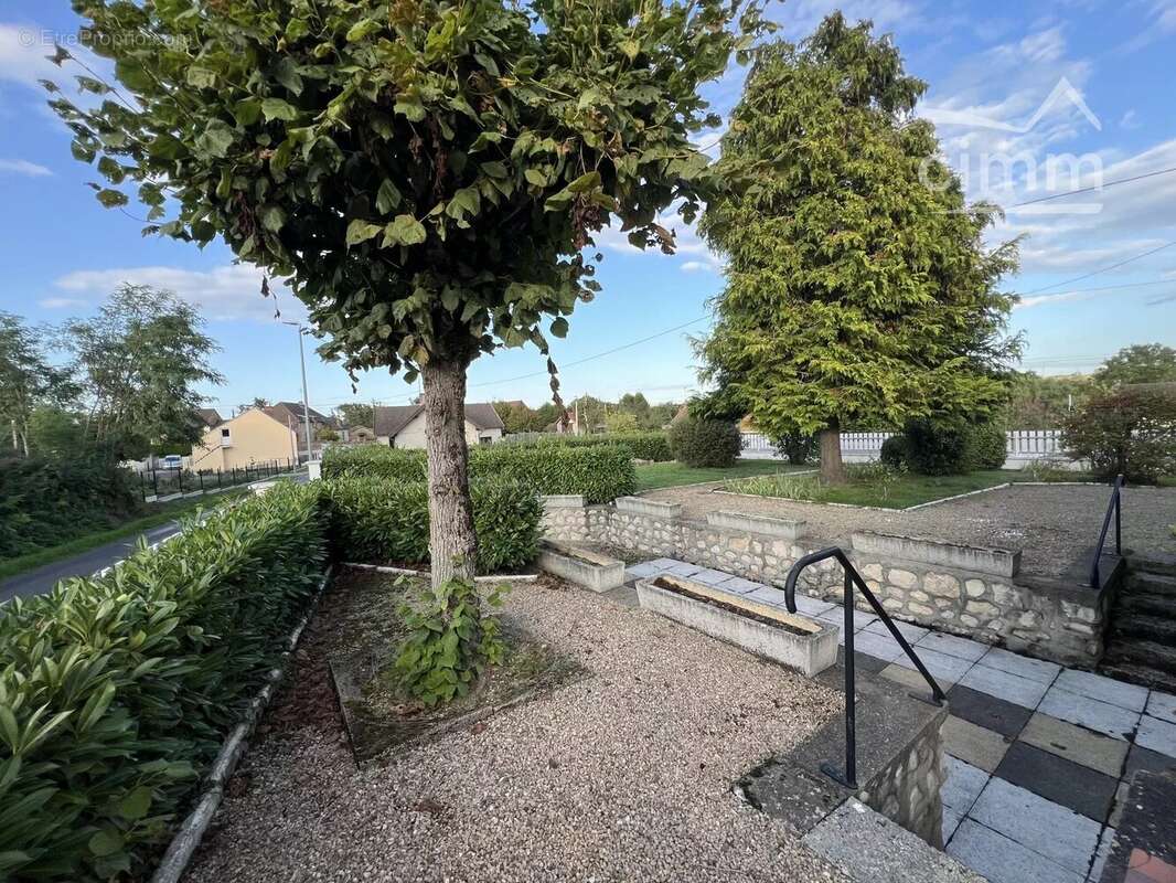 Maison à DOMPIERRE-SUR-BESBRE