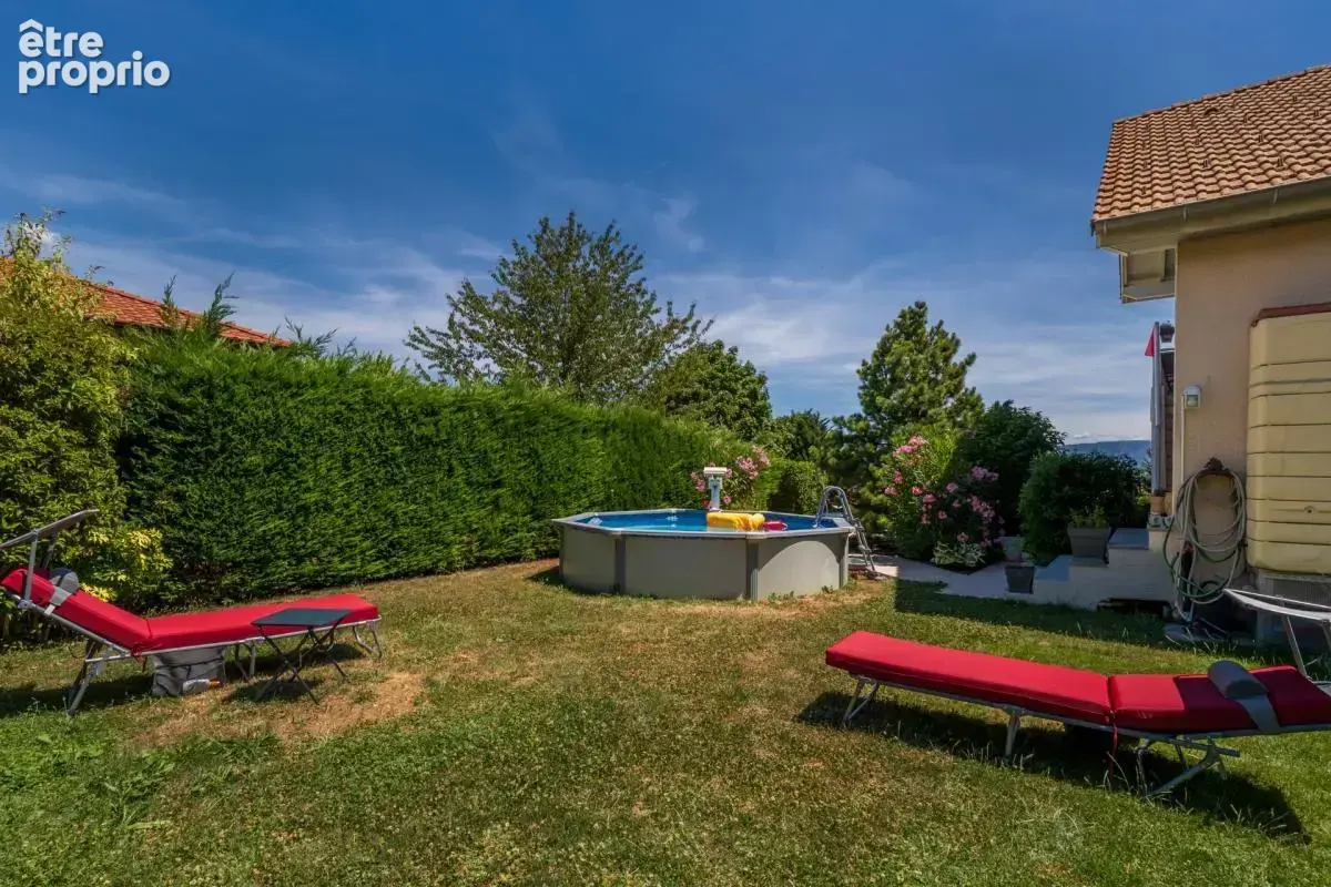 Appartement à PERON