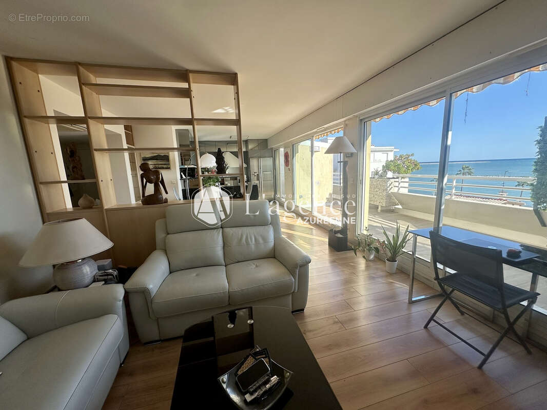 Appartement à SAINT-LAURENT-DU-VAR