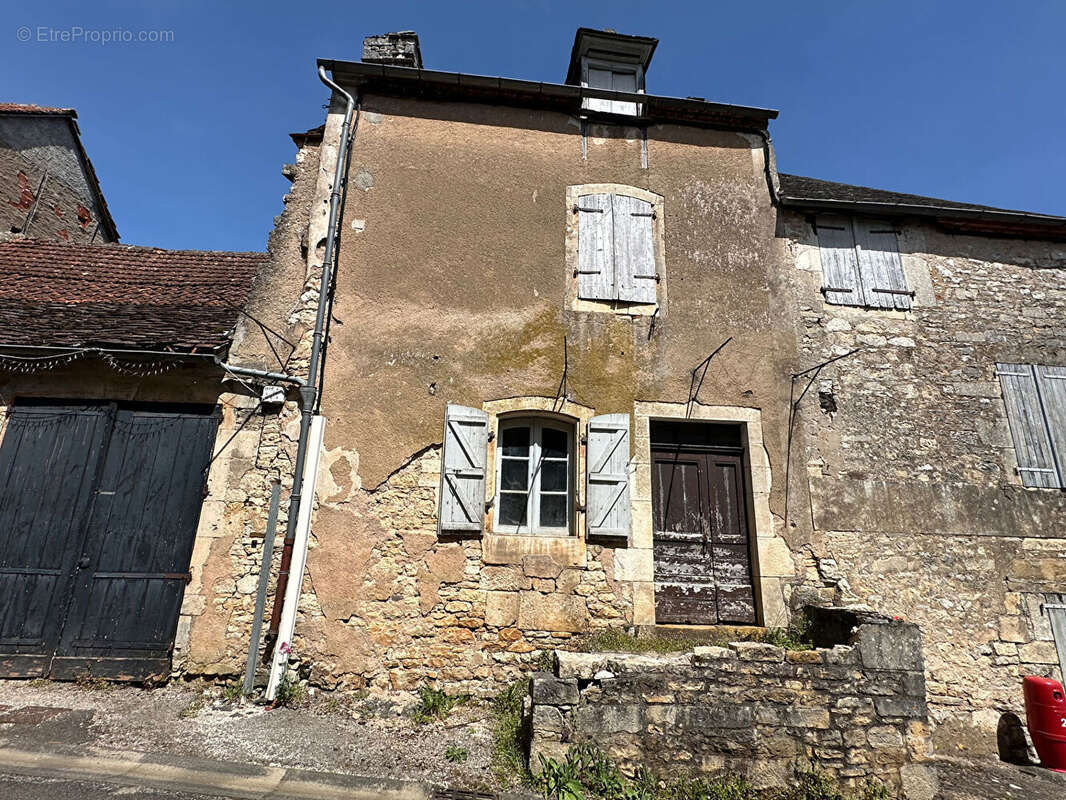 Maison à rénover coeur de village - photo 3