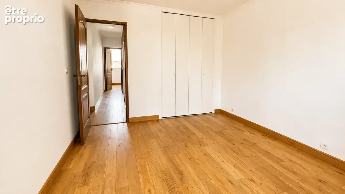 Appartement T4/5 avec terrasse, parking et cave   Boulevard Cunéo - photo 6