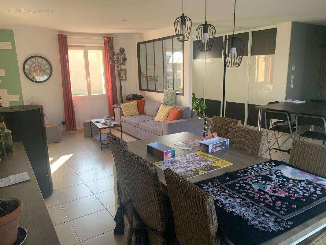 Maison à SAINT-MACAIRE-EN-MAUGES