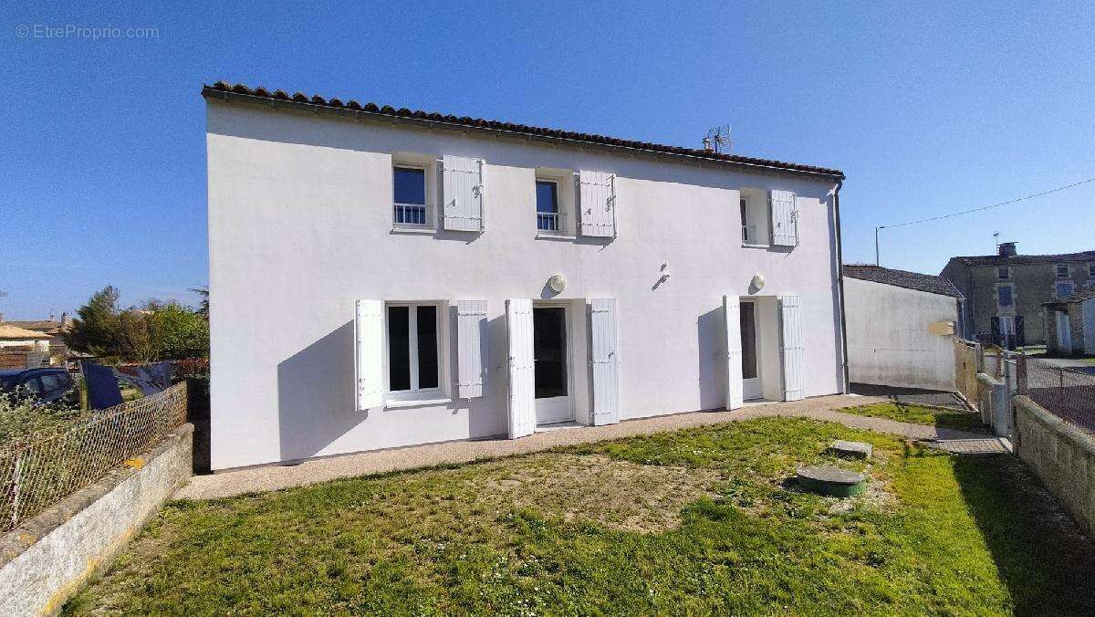 Maison à PRIN-DEYRANCON