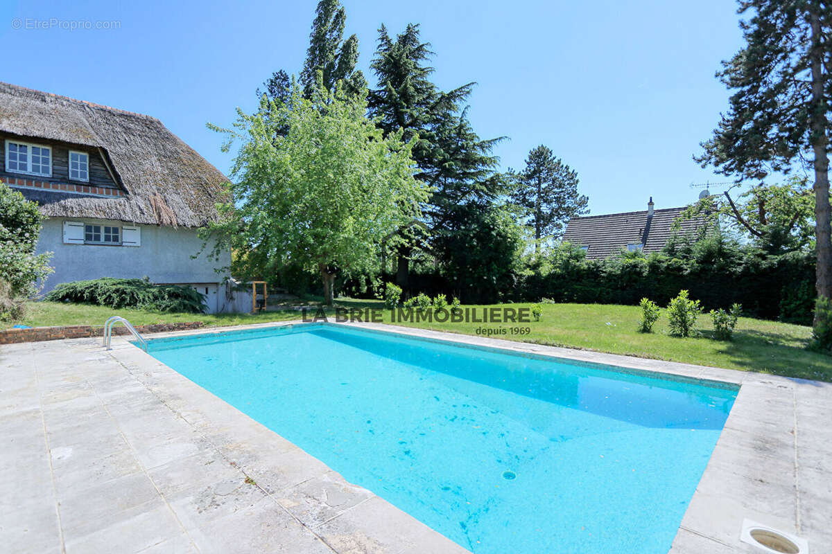 Maison à MANDRES-LES-ROSES