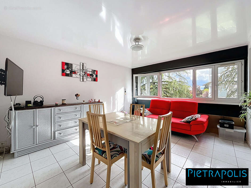 Appartement à DECINES-CHARPIEU