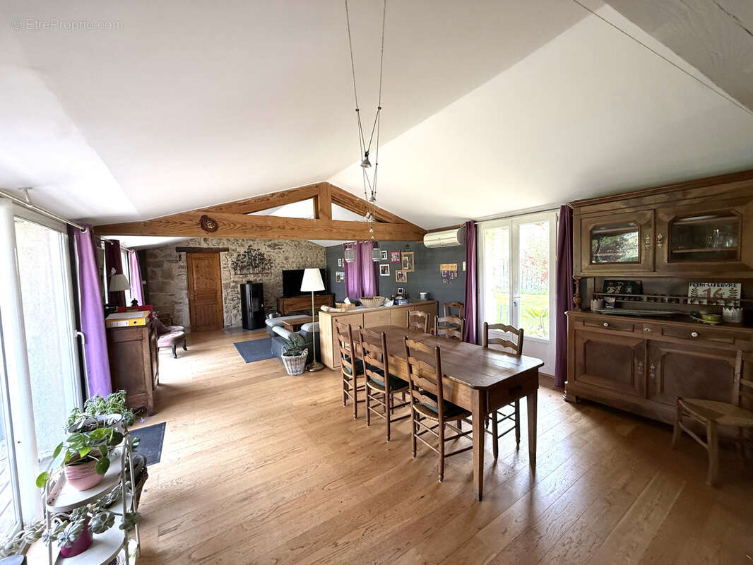 Maison à SAINT-MAURICE-LA-CLOUERE