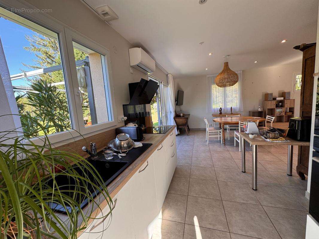 Maison à SICCIEU-SAINT-JULIEN-ET-CARISIEU