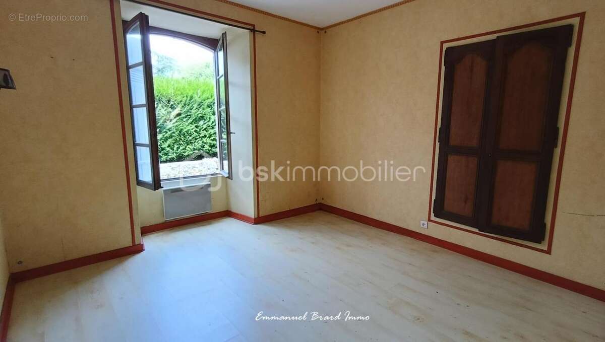 À vendre – immeuble de 4 logements au cœur de la cité médiévale de lusignan - photo 13