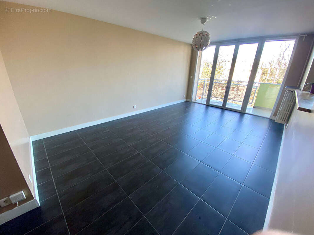 Appartement à SARTROUVILLE