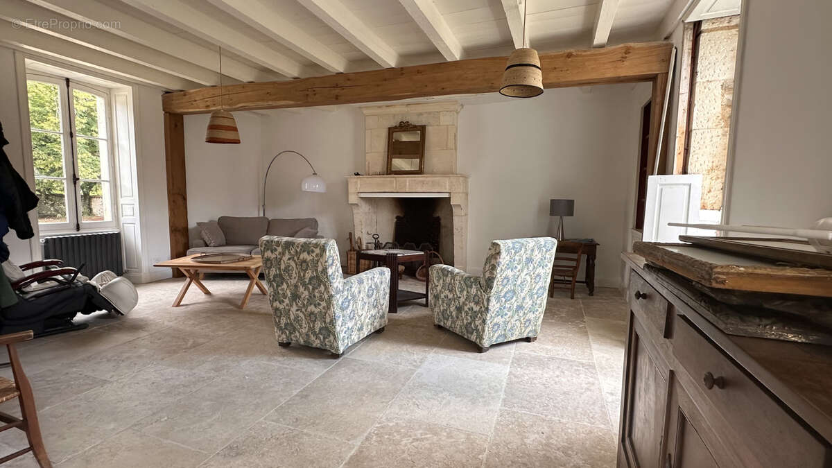 Maison à SAINT-JEAN-D'ANGELY