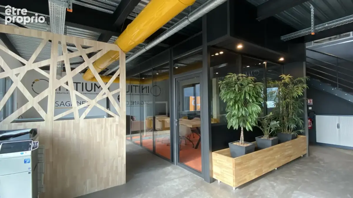 Local mixte Activités/Bureau - 371m2 zone ALPESPACE MONTMELIAN (73) - photo 2