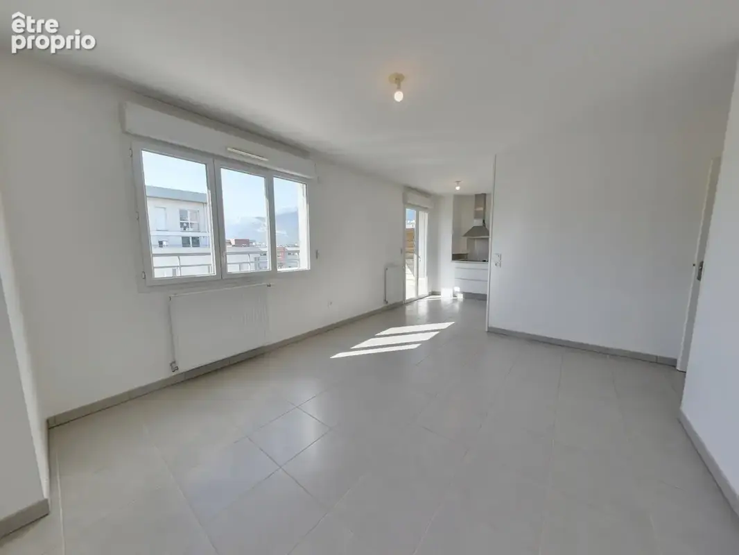 beau 2 pieces + cuisine avec 21m2 d'exterieurs dans copropriete recente echirolles nouveau centre - photo 3
