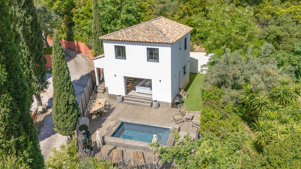 Maison à SOLLIES-PONT