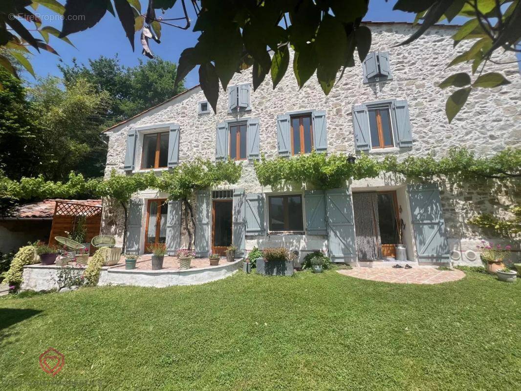 Maison à SAINT-PIERRE-DE-RIVIERE