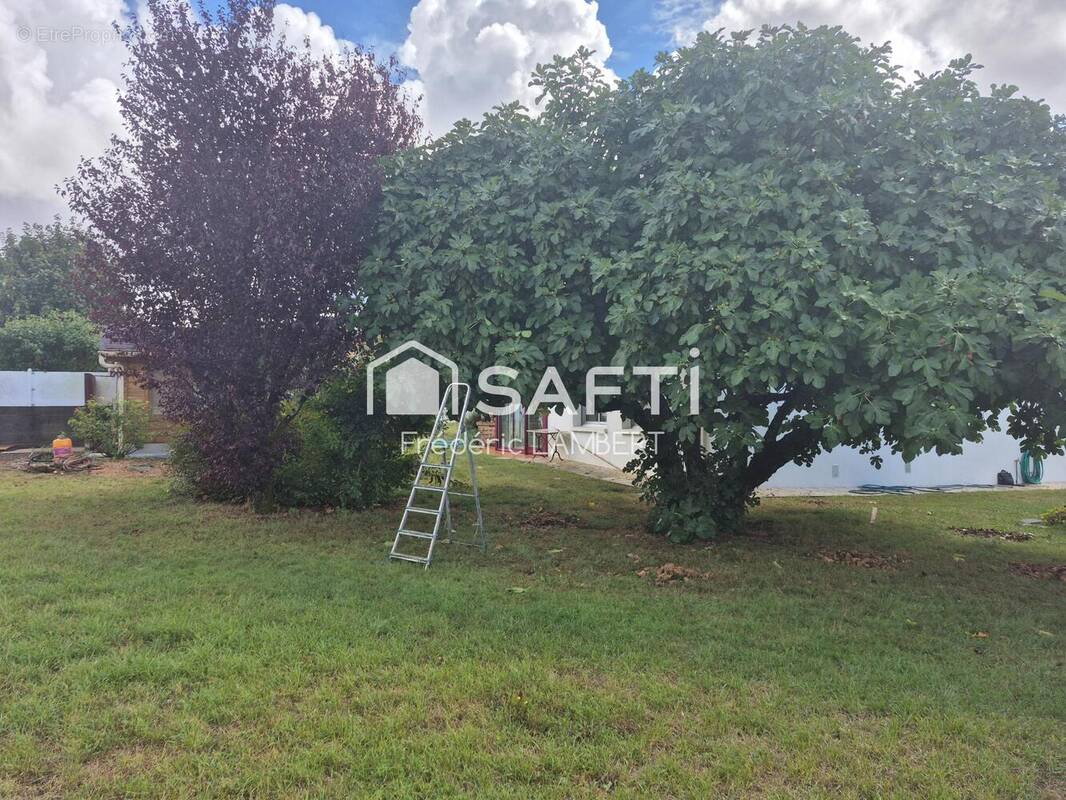 Photo 1 - Terrain à BENET