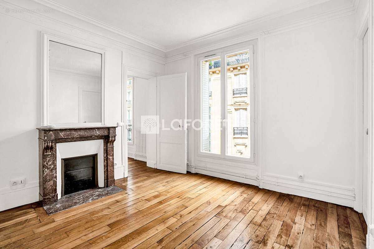 Appartement à PARIS-17E