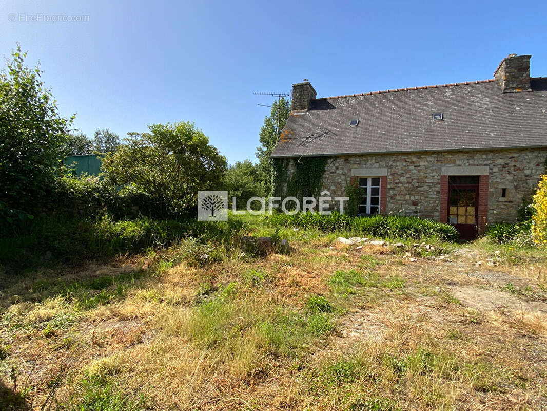 Maison à PLOURIVO