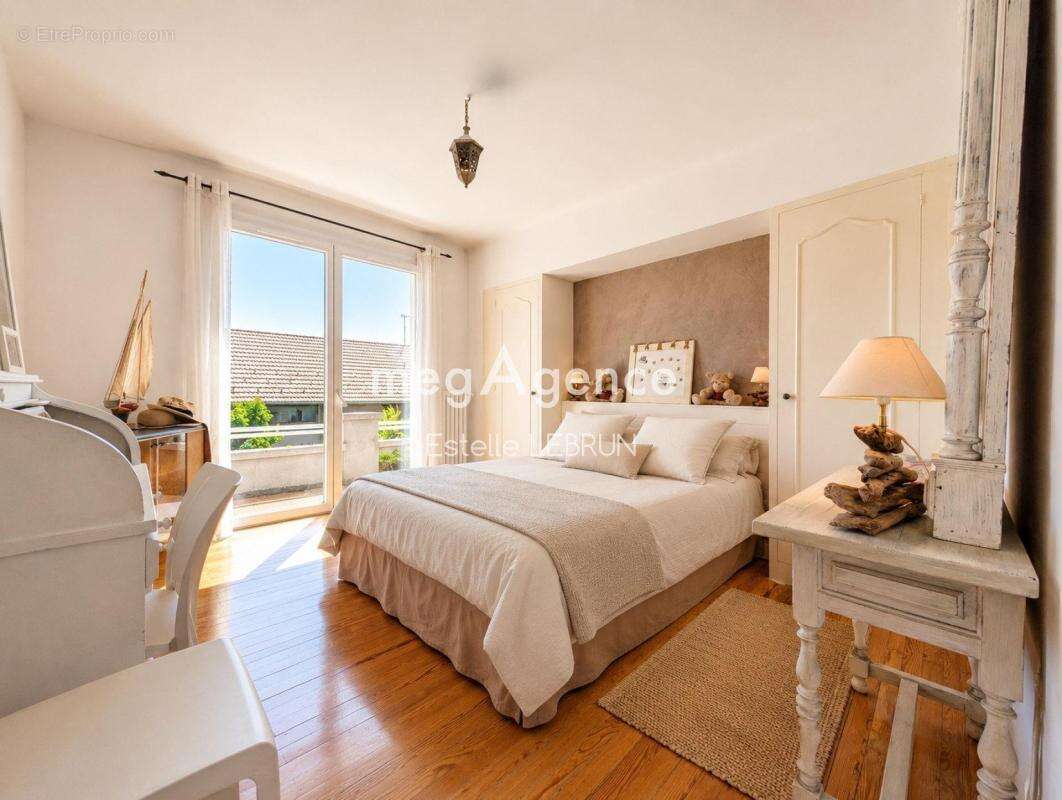Maison - 8 pièces - 6 Chambres - Studio 16m² - Garage - Stationnement - Sous-Sol Complet - Jardin Sans Vis-à-Vis - photo 10