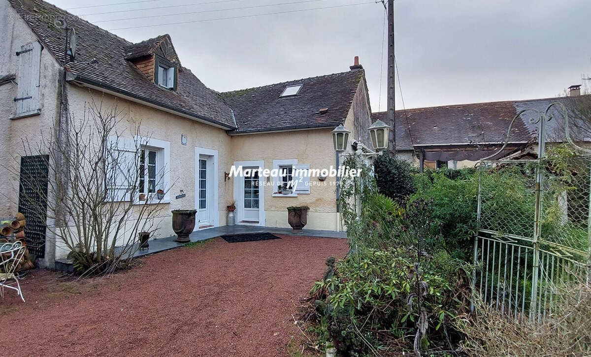 Maison à LA FONTAINE-SAINT-MARTIN