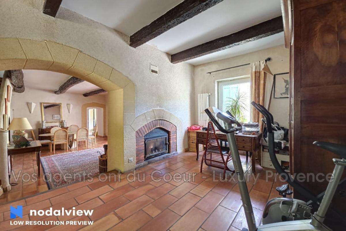 Maison à SIMIANE-COLLONGUE