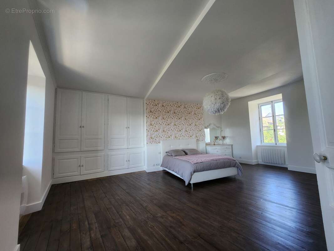 Maison à SAINT-GERMAIN-LES-BELLES