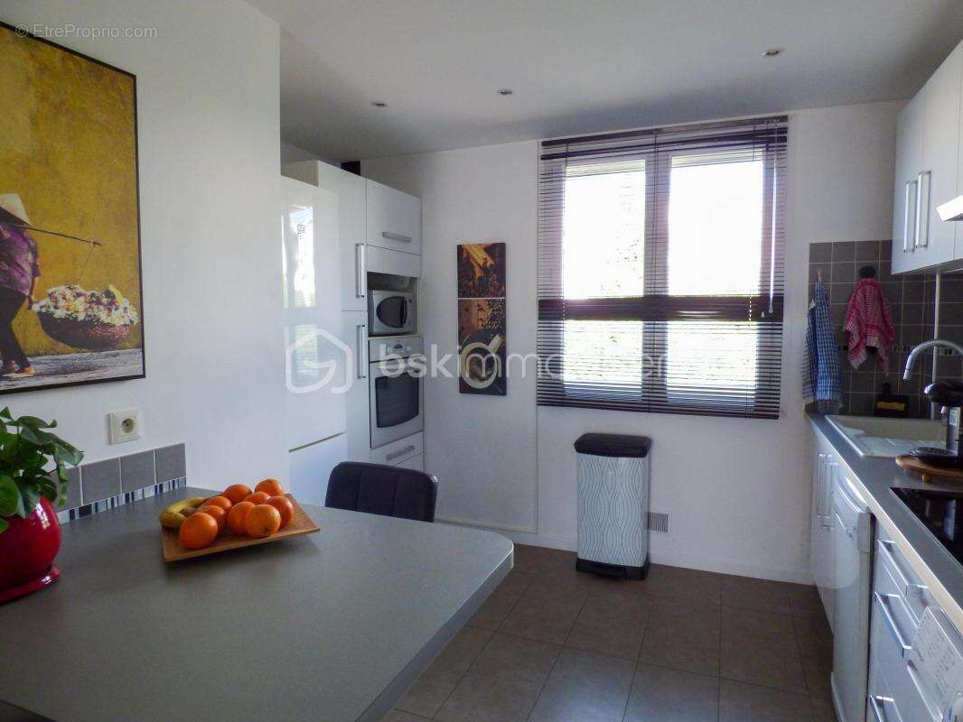 3 pièces traversant avec balcon – Résidence sécurisée , quartier dynamique - photo 9