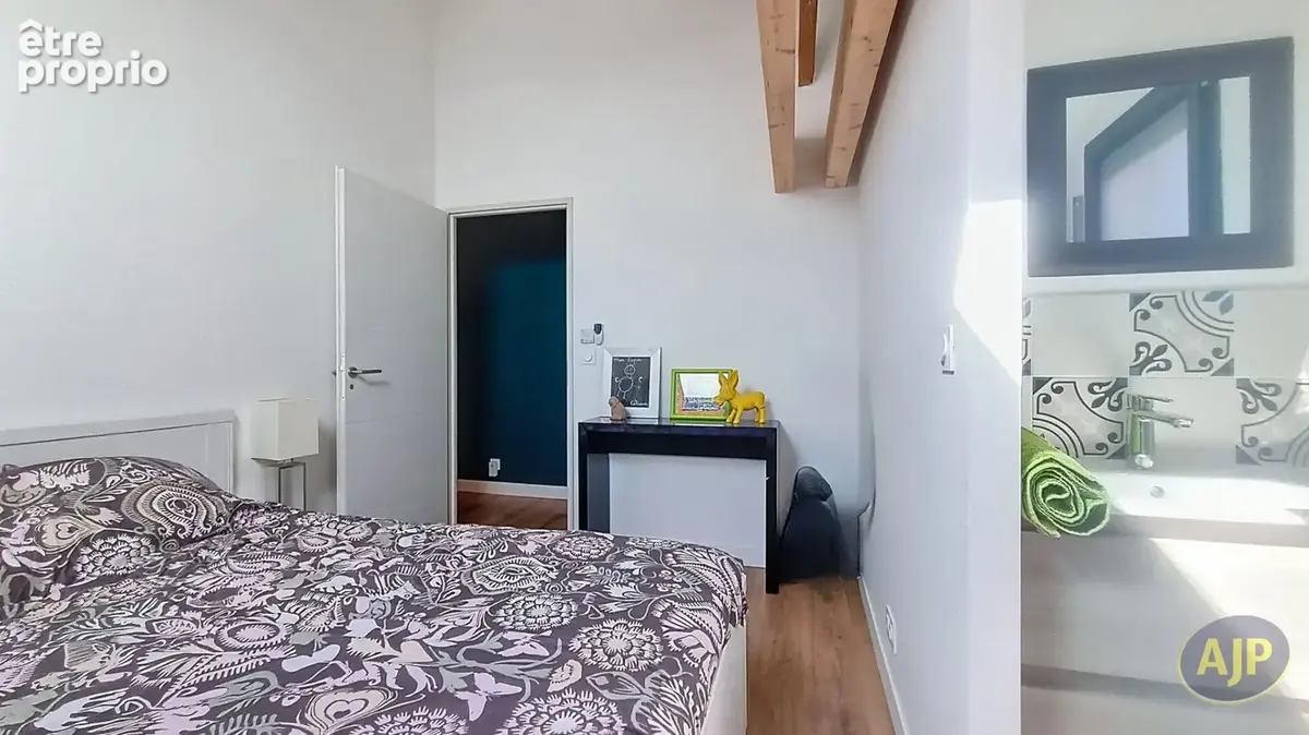 Loft d'Exception 5 CH avec piscine et Grand Garage au Coeur de la Ville - photo 17