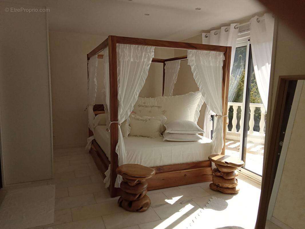 Maison à LE GENEST-SAINT-ISLE