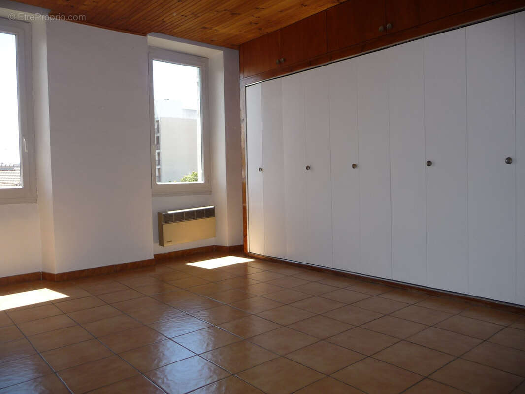 Appartement à MARSEILLE-3E