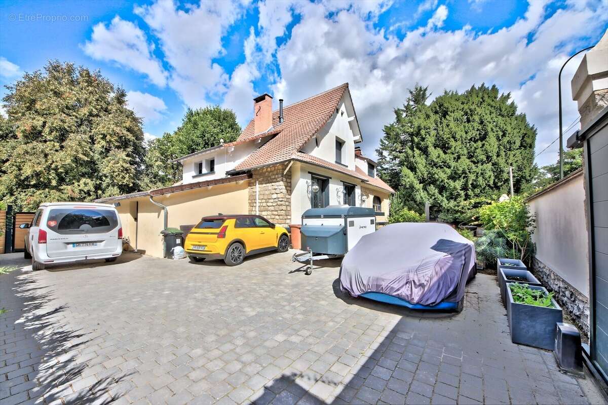 Maison à LA CELLE-SAINT-CLOUD