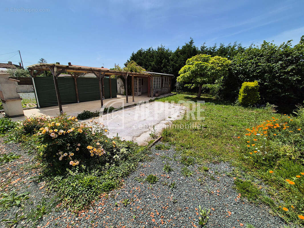 Maison 7 pièces à vendre à Thire - Réf 5200 - photo 2