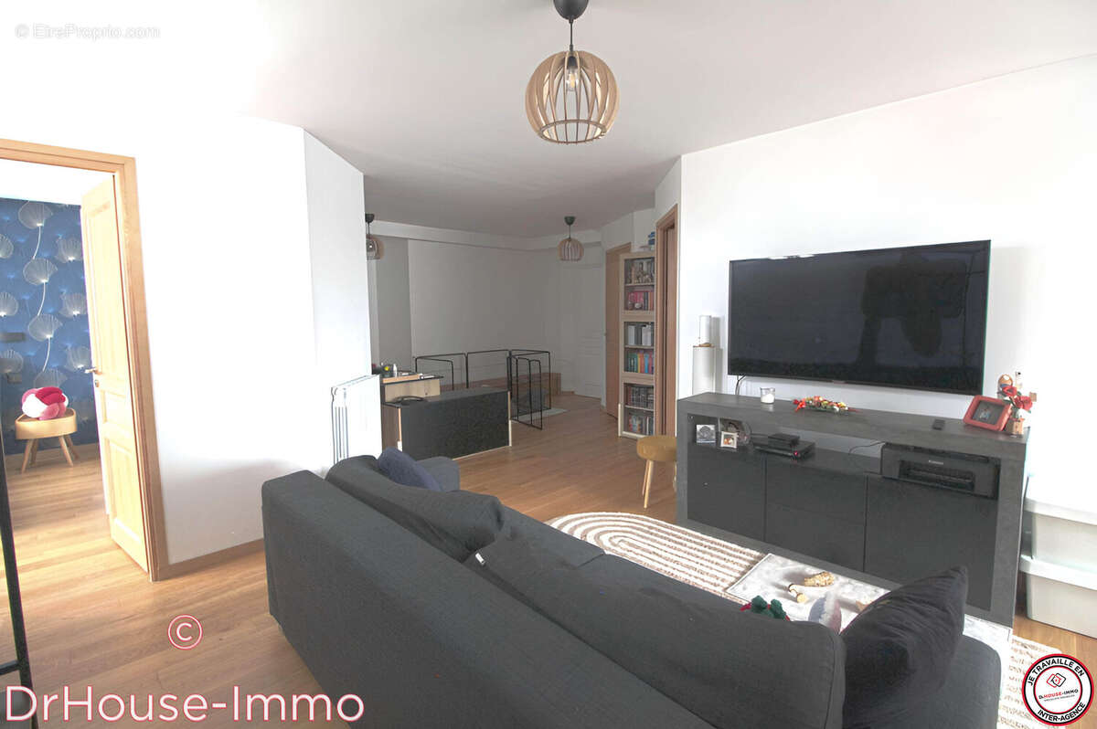Appartement 92 m² à Fontenay-Le-Fleury  - photo 3