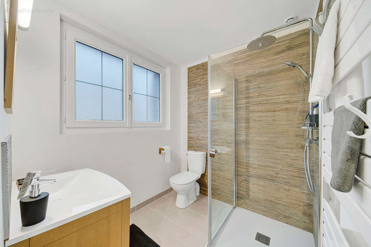 Maison avec gîte et piscine intérieure - photo 8
