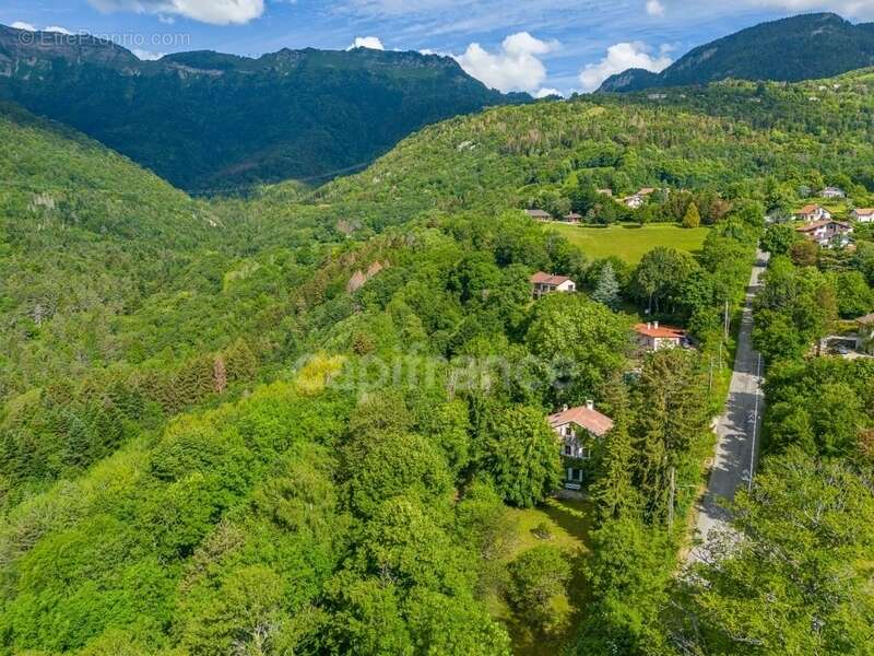 Dpt Ain (01), à vendre proche de GEX  maison P6 de 197 m² - Terrain de 1300 m² - photo 19