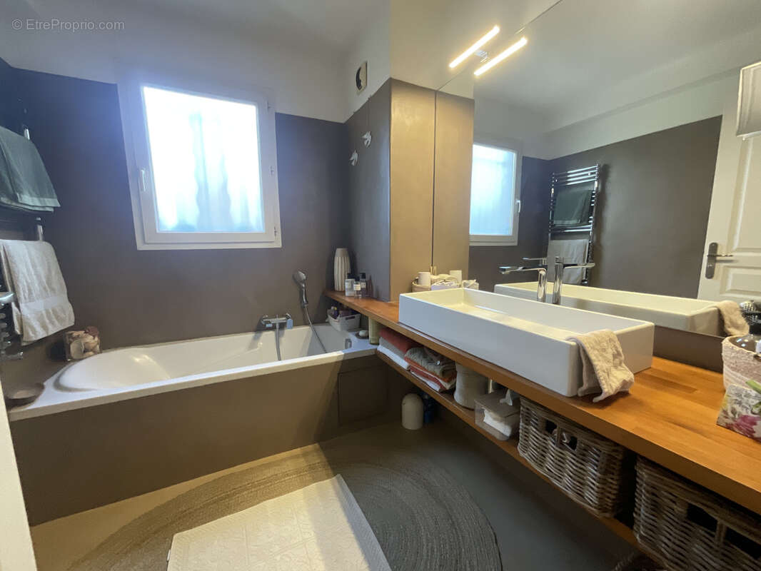 Appartement à LA COLLE-SUR-LOUP