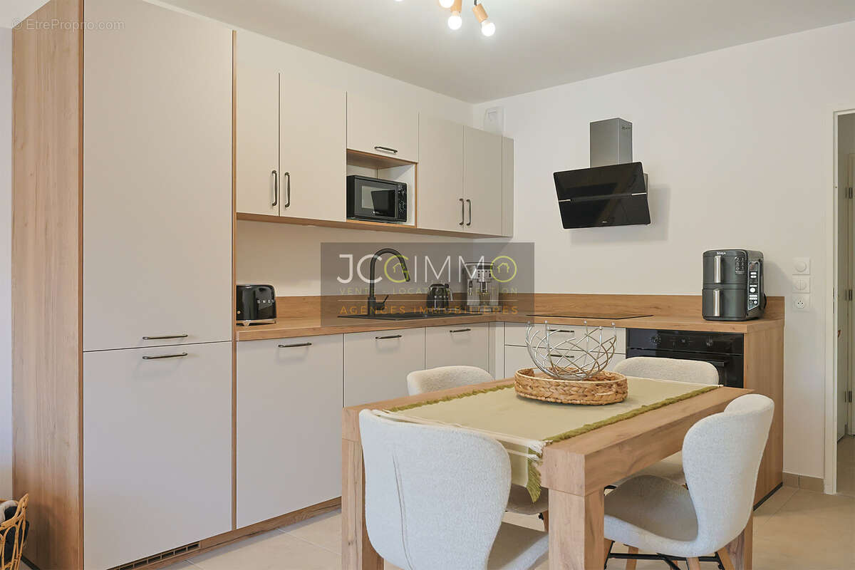 Appartement à SOLLIES-PONT