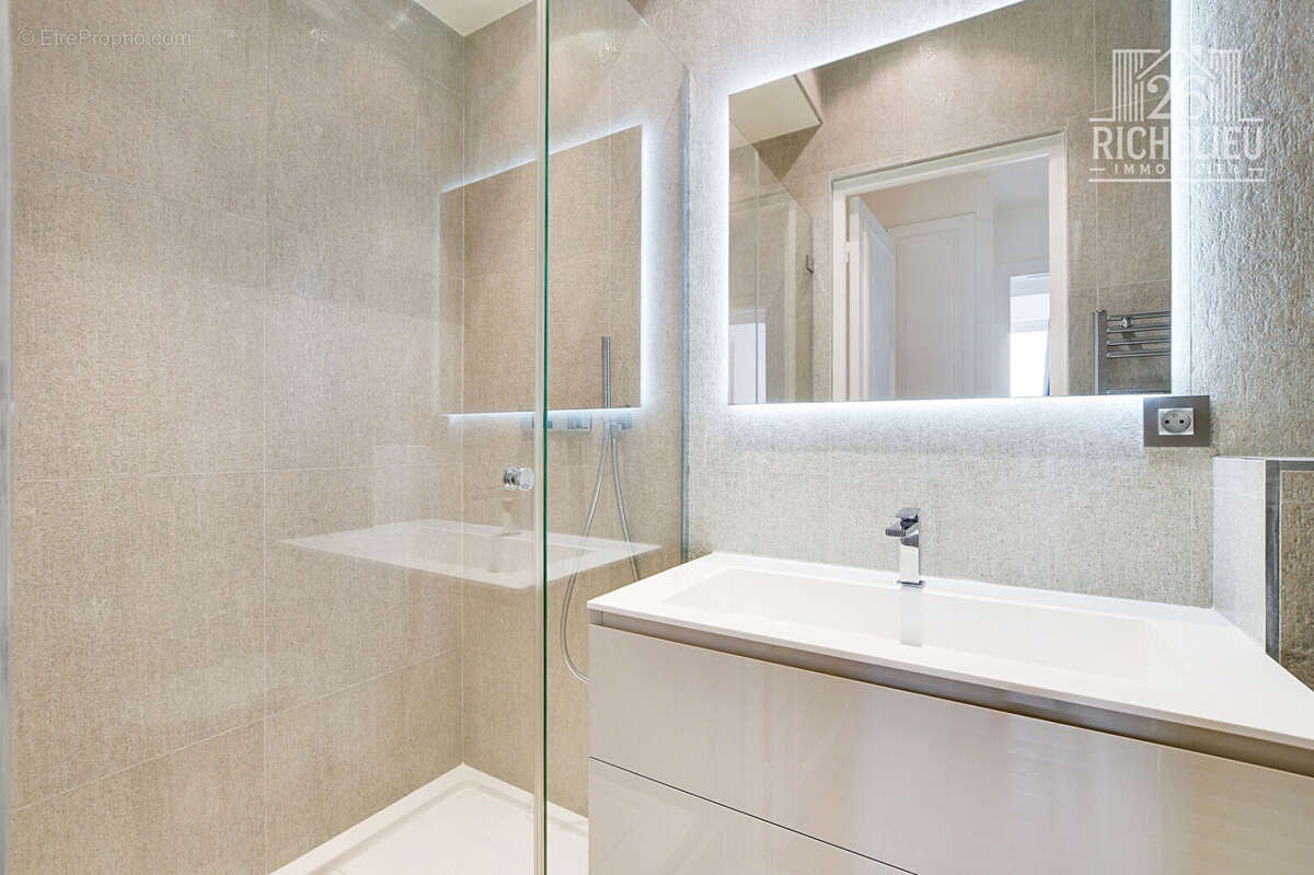 Appartement d'exception  de 210 m2  Avenue Foch vue Tour Eiffel - photo 10