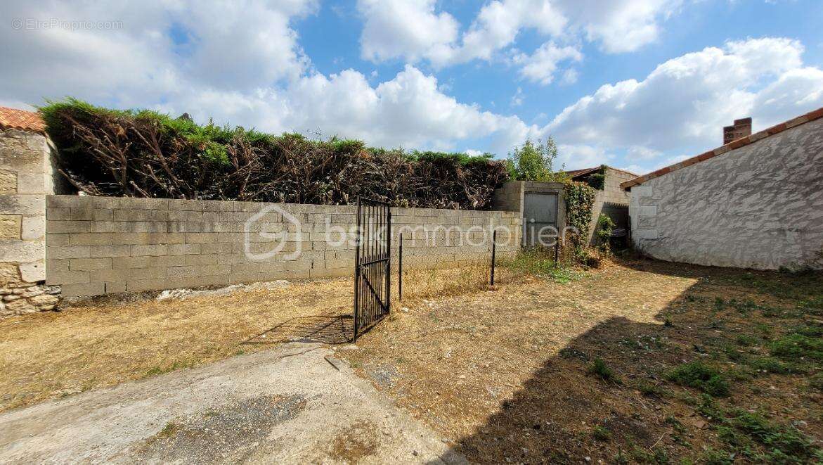 Grange à réhabilité avec son extérieur - photo 4