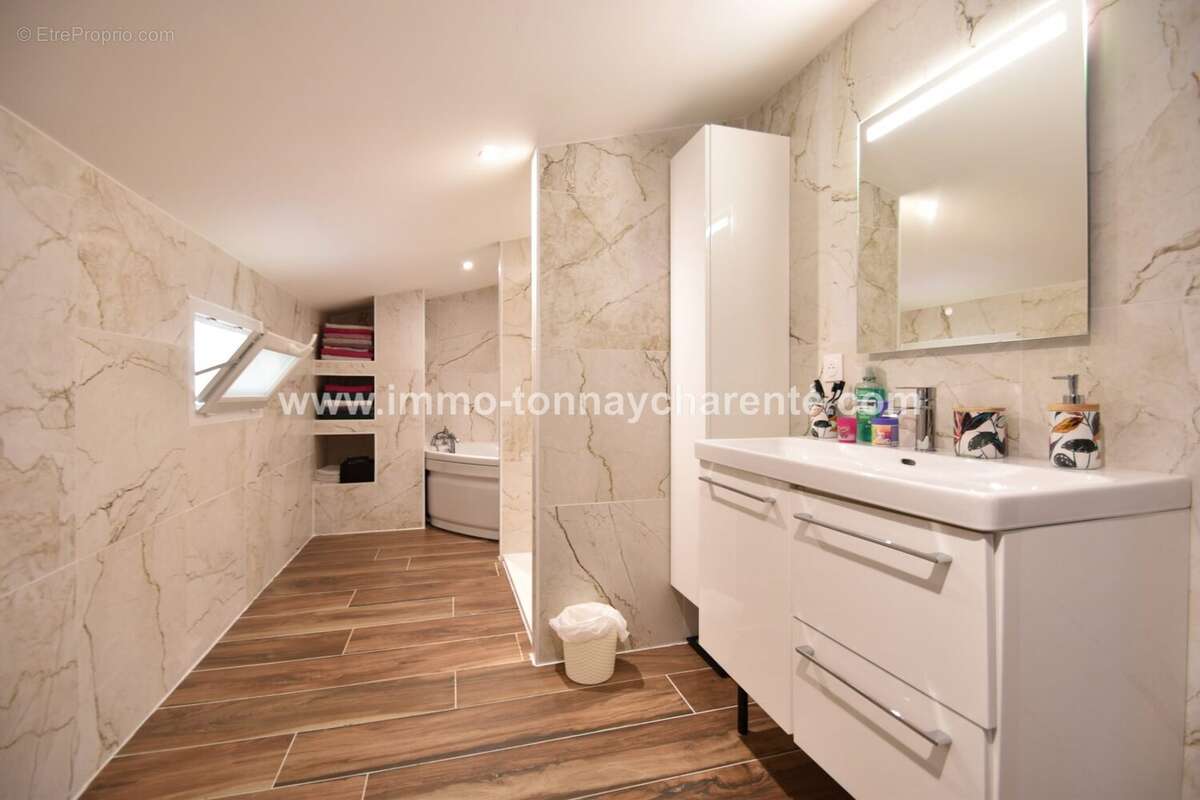 Maison à TONNAY-CHARENTE