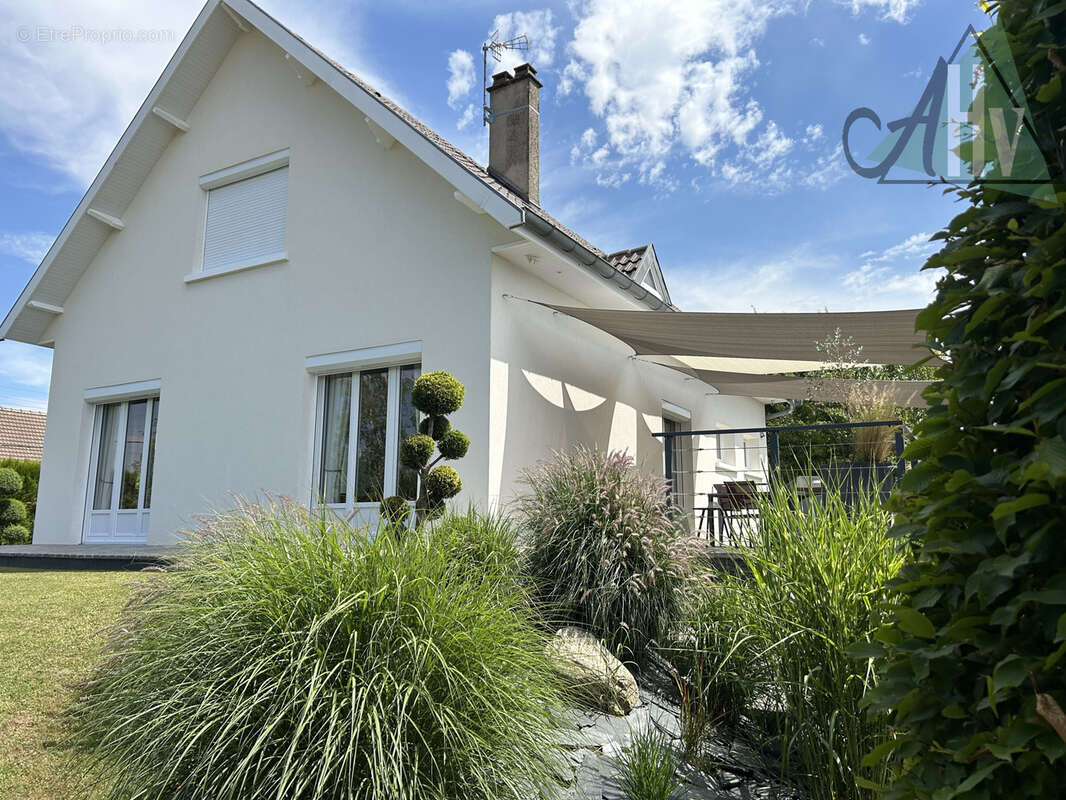 Pavillon rénové dans secteur prisé - photo 2