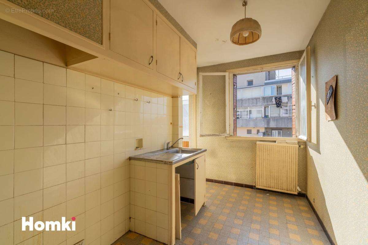 Appartement à MARSEILLE-4E
