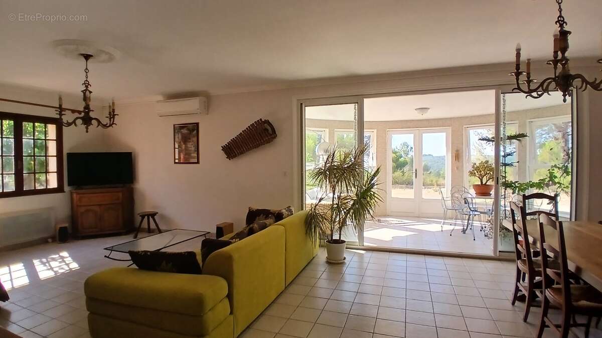 Villa unique de 220 m² habitables sur un terrain de 11651 m² - photo 16