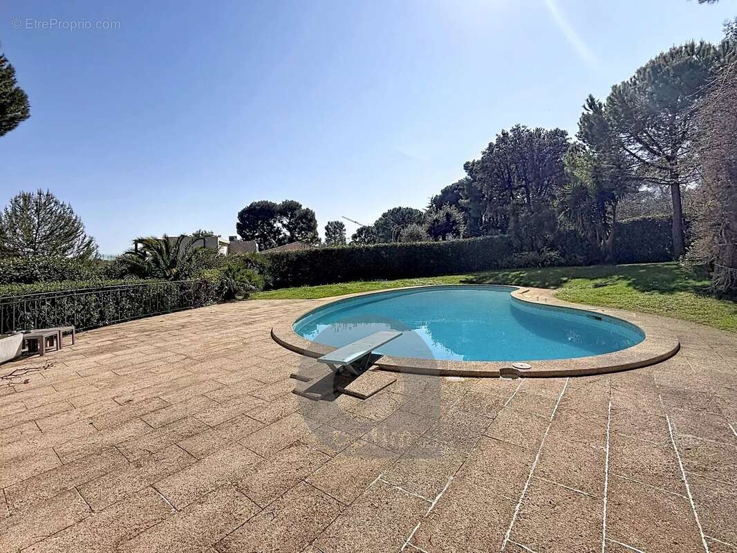 Appartement à ROQUEBRUNE-CAP-MARTIN