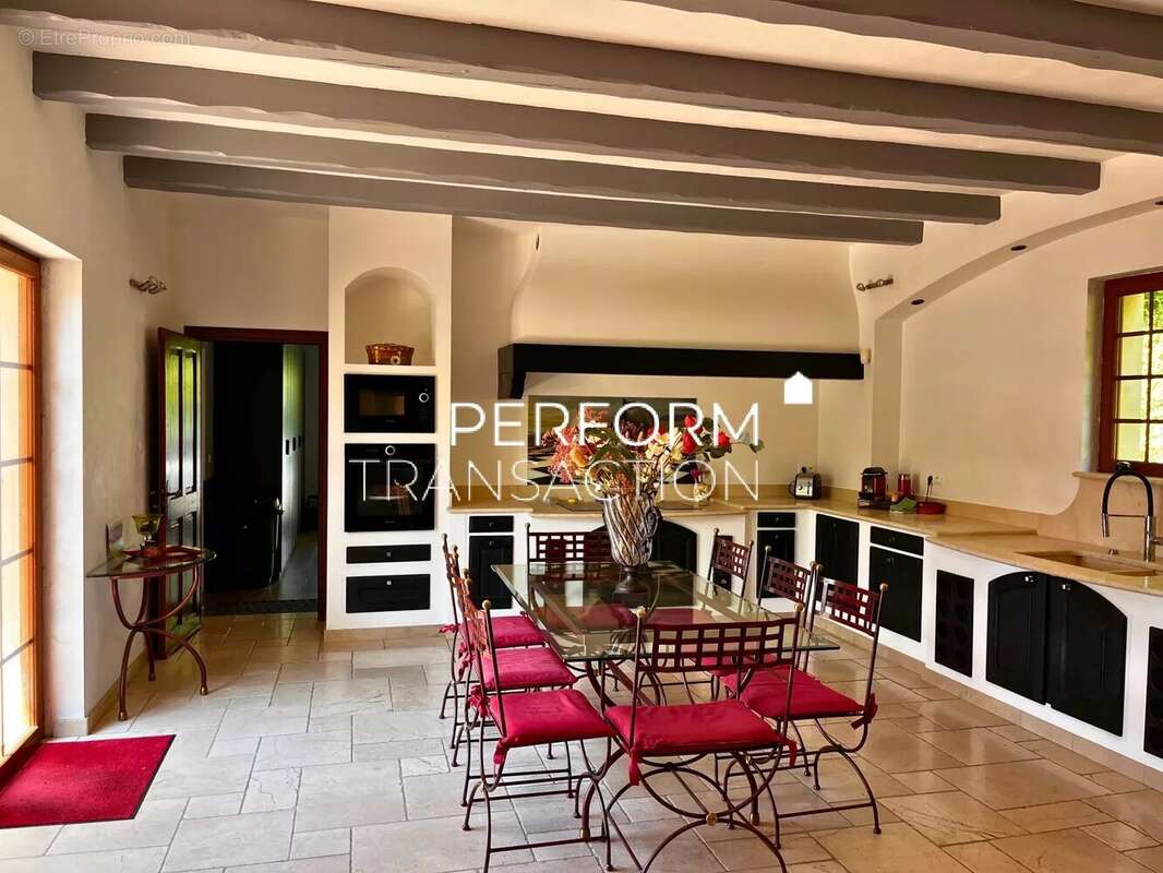 Maison 432 m² à Herbeys  - photo 8