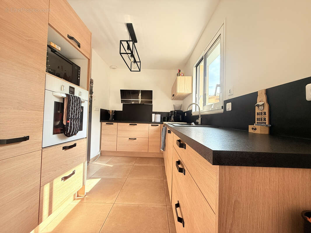 Maison à LE REVEST-LES-EAUX