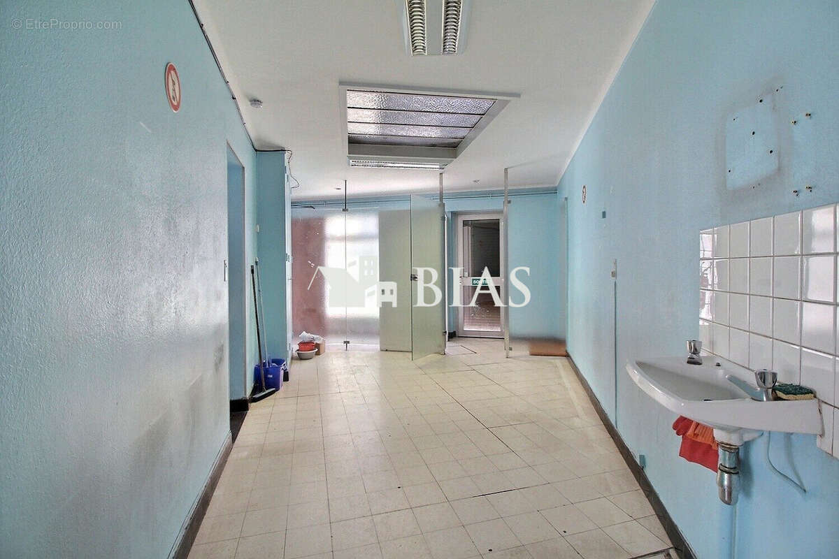 Commerce 285 m² à Le Petit-Quevilly  - photo 8