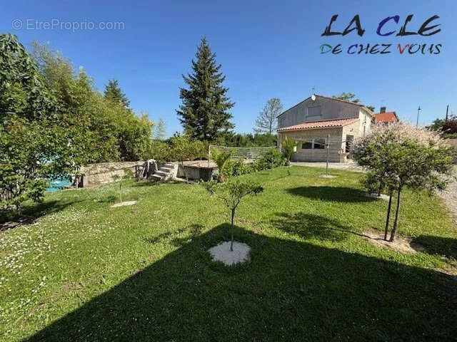 Maison à SAINT-HILAIRE-DES-LOGES