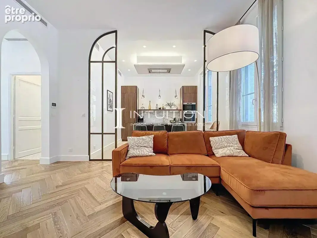 Antibes - Centre : Vaste appartement bourgeois avec terrasse - photo 2